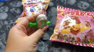 Распаковка кукурузных палочек с игрушками. Какие лучше? Королевские или везунчик?