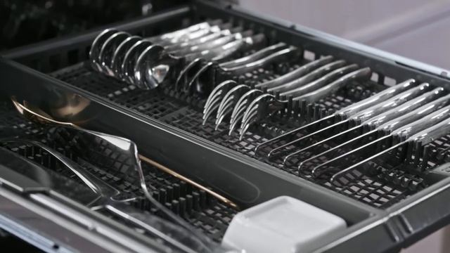 Monogram Dishwasher with Full-extension, Adjustable Third Rack смотреть онлайн