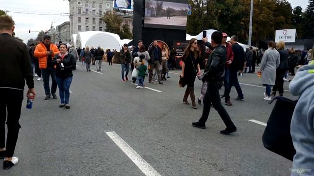 Кишинев, День Вина чуть-чуть снял смотреть онлайн