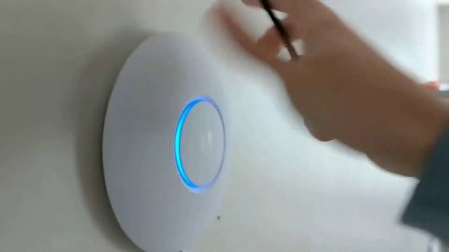 Neat Tip/Trick For Uninstalling UniFi AP From Wall Bracket смотреть онлайн