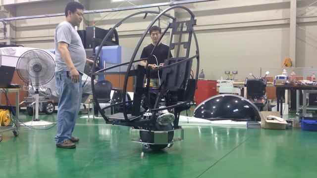 ball segway (ridable ballbot) test for control rotating and transferring. смотреть онлайн