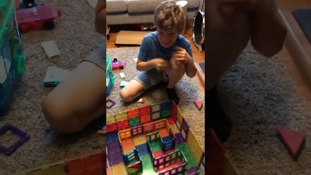A Magna Tiles Mouse Maze! смотреть онлайн
