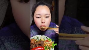 Eating Spicy Green and red pickled peppers, Scrambled eggs with wild onions and Mixed Noodles |Ep10