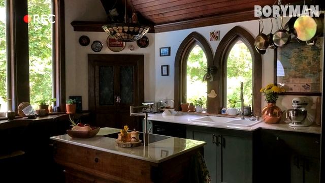 Готический дом из старой церкви своими руками! Шаг за шагом молодой папа строит дом для своей семьи смотреть онлайн