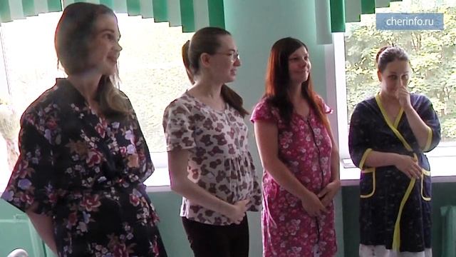 Вручение подарков в роддоме