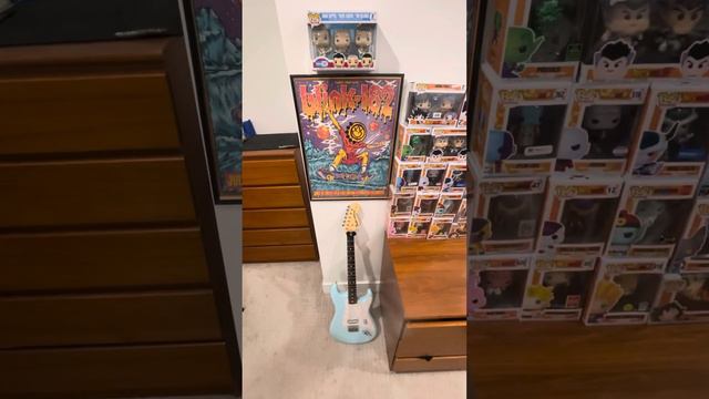 Fender Tom Delonge Reissue Limited Edition смотреть онлайн