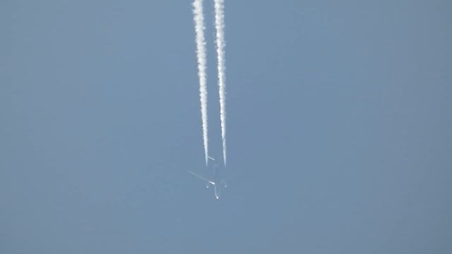 Flugzeug am 16. April 2019 über Scheiblingkirchen – Panasonic Lumix DC-FZ 82 Superzoom смотреть онлайн