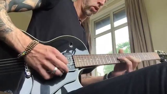 Lazy blues loop ... Gibson es135 through jcm800 смотреть онлайн