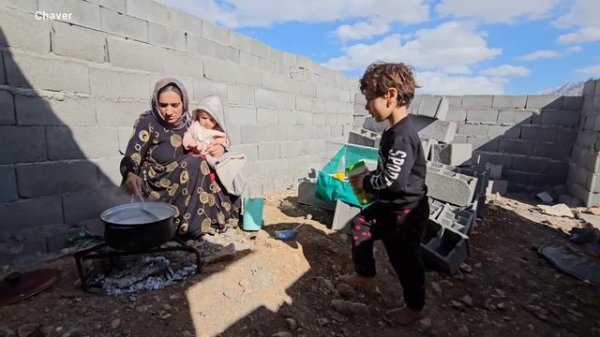 A nomadic man with two wives. 😔🧕🤰 Struggle for possession of children. in the mountains
