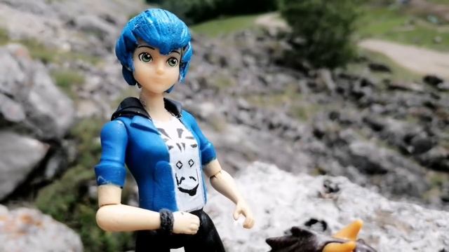 Маринетт упала с лошади и сломала ногу смотреть онлайн