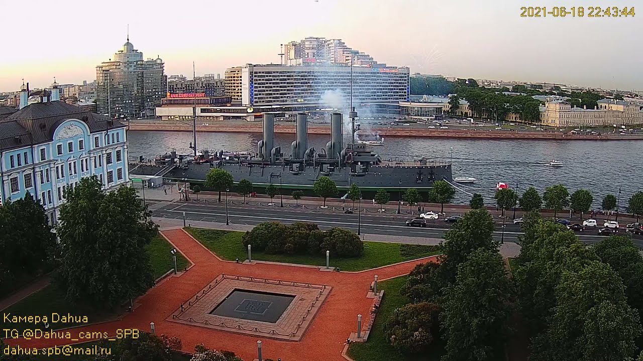 Холостой выстрел у Авроры: Кто додумался запускать фейерверк на Неве в белые ночи с теплохода? смотреть онлайн