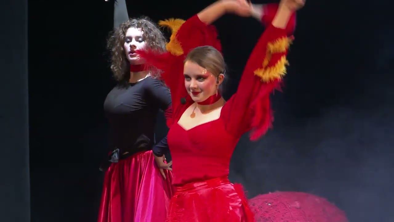 Новогодний спектакль "Волшебство под Новый год" поставленный студентами мастерской С. В. Безрукова смотреть онлайн