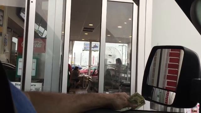 США ?? сладости Криспи крим донат похожи на Украинские пончики или ватрушки Krispy cream donuts смотреть онлайн