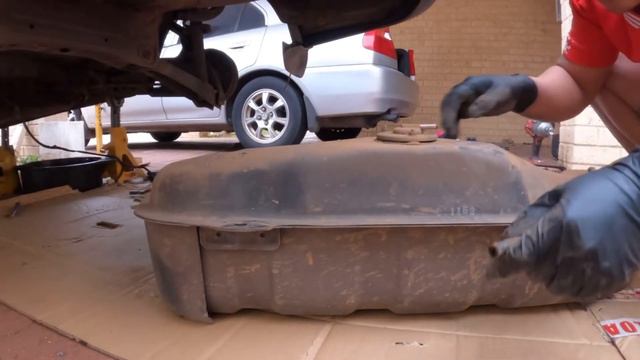 FUEL PUMP REPLACEMENT | 4G93 | LANCER 2002 смотреть онлайн