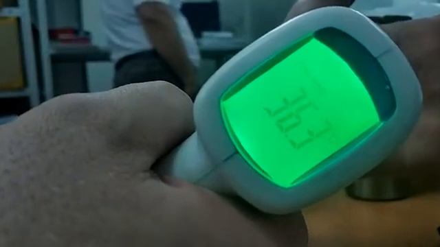 Как проверять температуру бесконтактным термометром смотреть онлайн