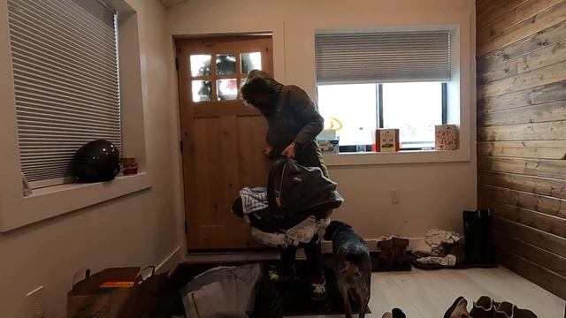 PLAY TIME IS OVER, BACK TO WORK | BUILDING OUR OWN HOME смотреть онлайн