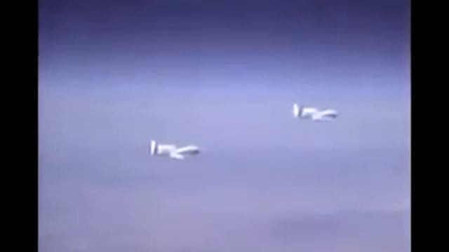 Global Hawk RQ-4 UAV Unmanned Aircraft Fly in Close Formation during Autonomous Aerial Refueling смотреть онлайн