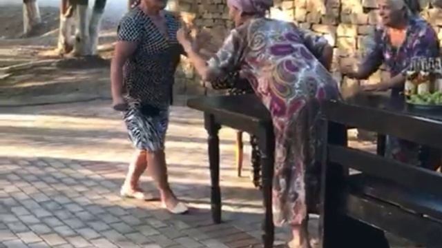 Алхан-Юртовские Бабушки Танцует Лезгинку Шутливый Танец! смотреть онлайн