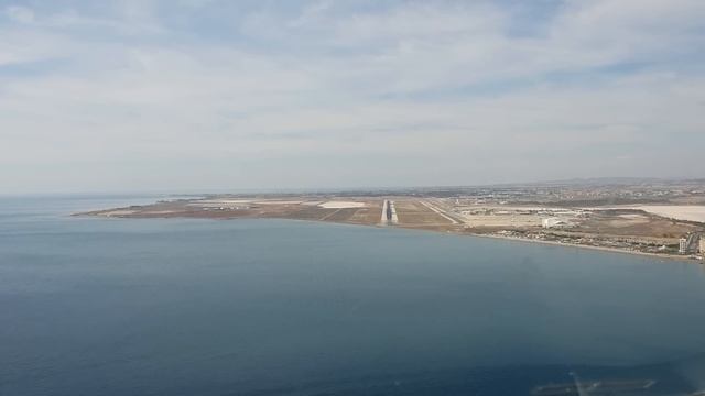 Beautiful LANDING IN LARNACA CYPRUS AIRPORT смотреть онлайн