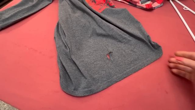 КАК ЗАКРЫТЬ РАЗРЫВ на футболке, без штопки, без подклейки …МАЛЕНЬКАЯ ДЫРОЧКА- БОЛЬШИЕ ЭМОЦИИ ‼️ смотреть онлайн