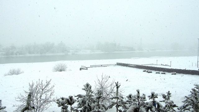 снегопад 10 января - Краснодар в этом году засыпает снегом. Это радует смотреть онлайн