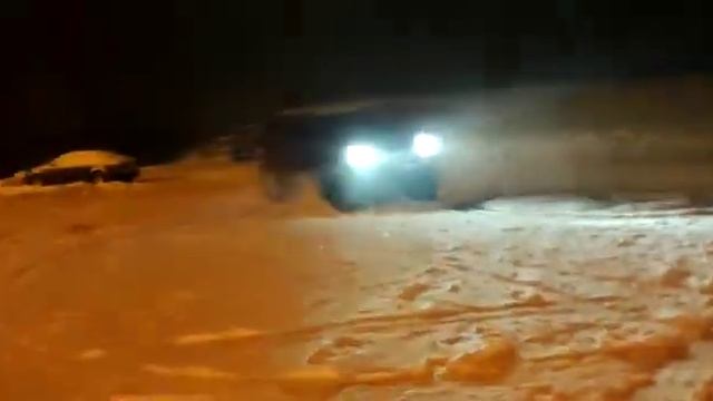 Jeep Grand Cherokee WJ V8 snow drift смотреть онлайн