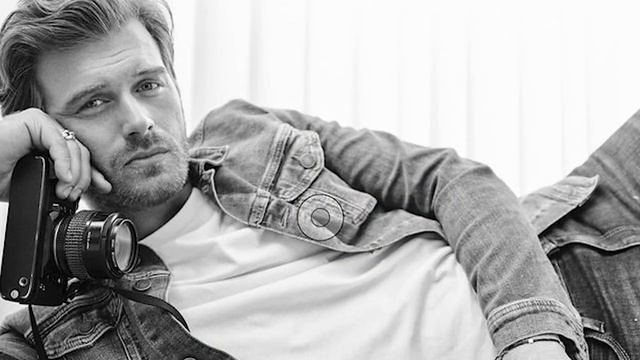 Celebrities' old jobs! Kerem Bürsin was cleaning toilets! смотреть онлайн