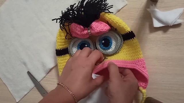 Как вшить флисовый подклад в шапку. Утеплить шапку флисом. МК смотреть онлайн