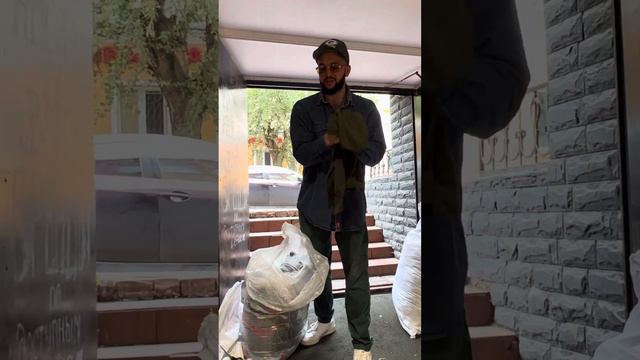 Открываем мешок нового завоза second hand. Бренд свитера