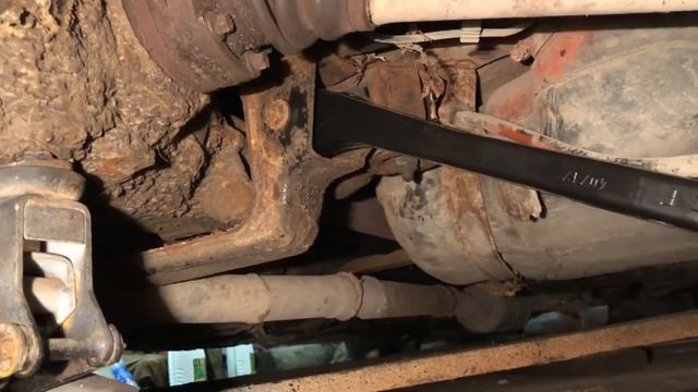 BMW 318 E36. Замена заднего нижнего поперечного рычага. смотреть онлайн