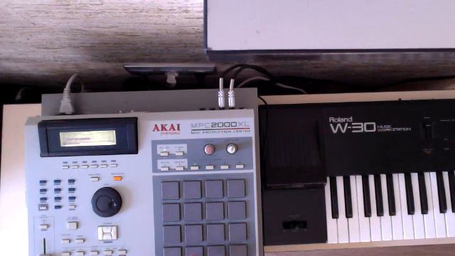 Akai MPC2000XL + Roland W30 / Sound like J Dilla / Swing смотреть онлайн