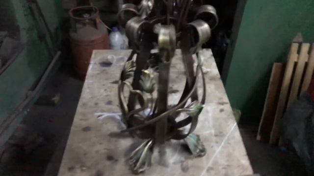 Кованые Розы в вазе смотреть онлайн