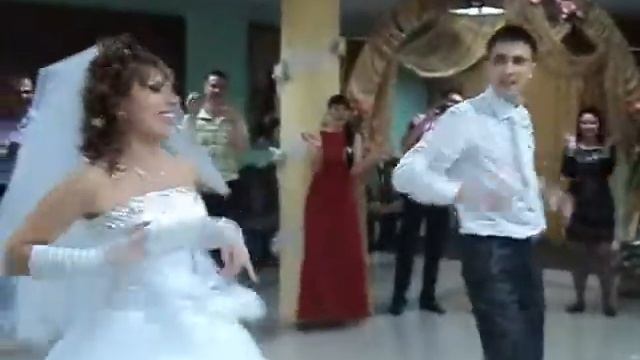 Первый супружеский танец Ириши и Саши Хлюстиных смотреть онлайн