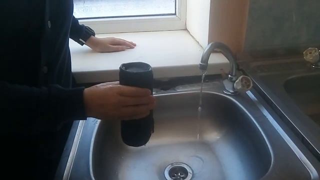 Колонка с водой смотреть онлайн