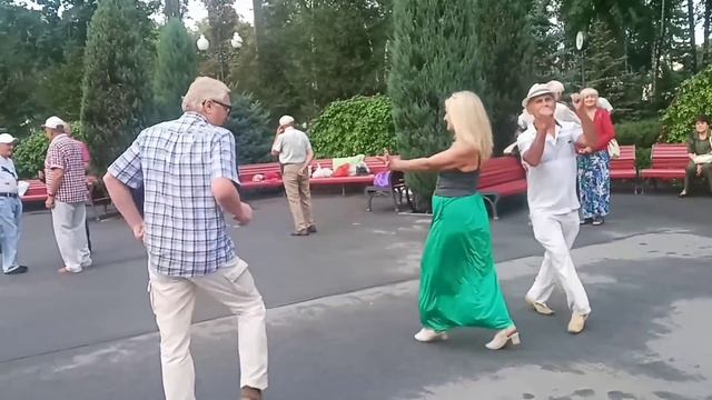 Ой рябинушка-рябина раскудрявый мой цветок!!!??Танцы в парке Горького!!!??Харьков 2021 смотреть онлайн