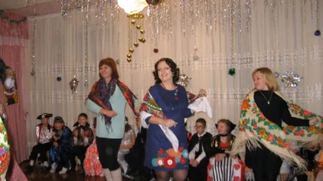 Веселье у новогодней ёлочки смотреть онлайн