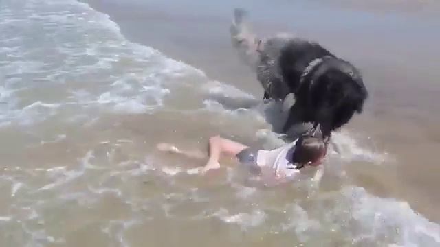 Случись чего, как я маме буду в глаза смотреть? А ну, на берег! смотреть онлайн