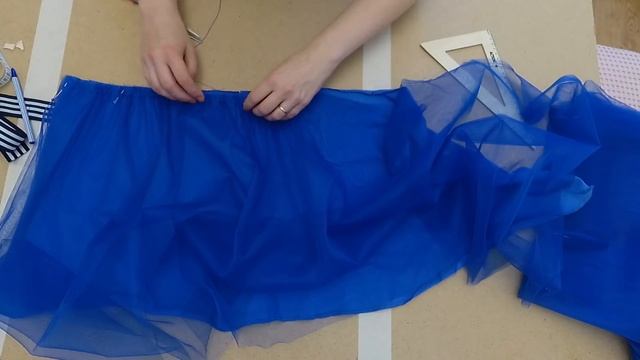 Как сшить юбку из фатина. Часть 2. Делаем сборки. Быстрый способ. Аккуратные равномерные сборки. смотреть онлайн