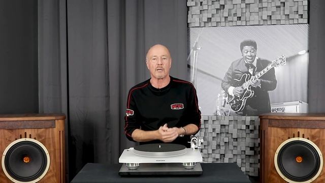 Marantz TT-15S1 Turntable and Perfect Vue Dustcover Review w/ Upscale Audio's Kevin Deal смотреть онлайн