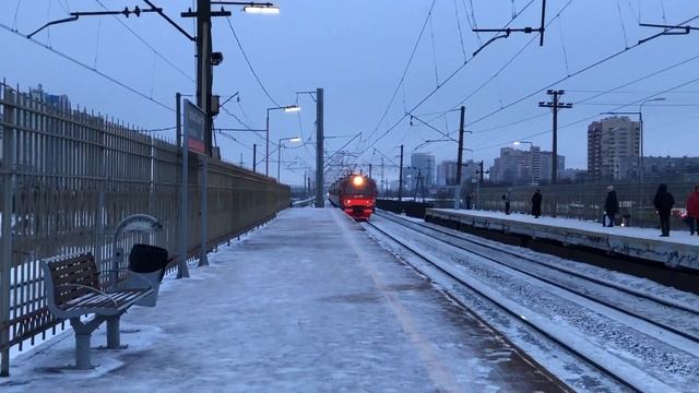 ЭТ2М-071 Прибывает на станцию Проспект Славы смотреть онлайн