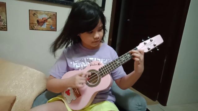 Jingle Bells (Ukelele Chords C, F, C, D7, G, G7, C, F, C, G7, C) By Puline Mae🎸🎸 смотреть онлайн