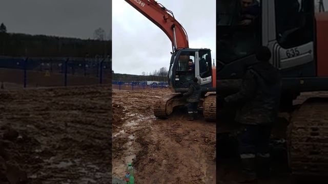 Экскаватор Vs зажигалка =)