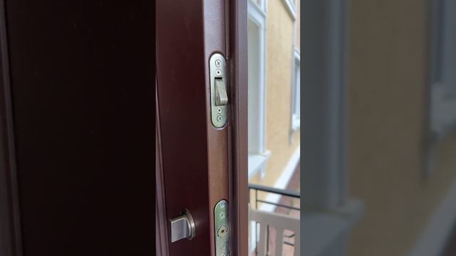 Вскрытие и замена замков входных дверей. смотреть онлайн