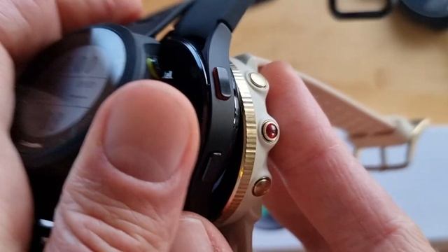 Samsung Watch 4 vs Garmin 55 vs Polar Vantage M2 [Comparison] смотреть онлайн