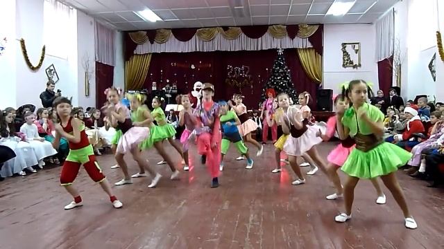 "Дебют"(младшая группа)-"Шишки-елки" смотреть онлайн