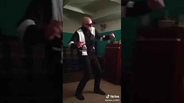 сергей на выходном пришёл на работу смотреть онлайн