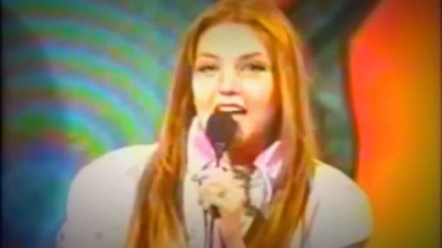 Thalia le menta la madre al publico tras ser abucheada Eres tv смотреть онлайн
