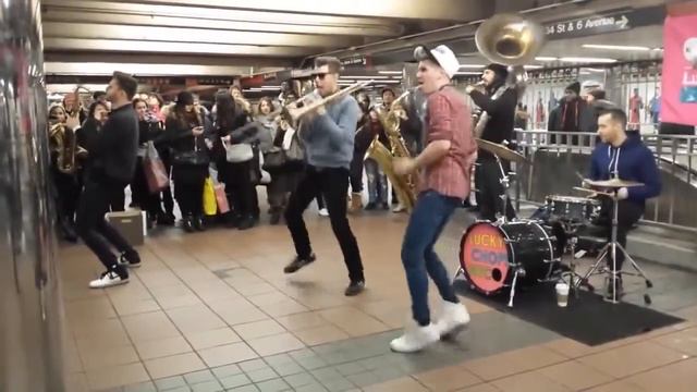 Funkytown, Feel Good смотреть онлайн