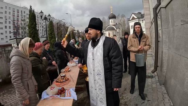 Страстная седмица. Великий пост. Великая Суббота. Освящение Куличей. Освящение пасок и куличей. смотреть онлайн