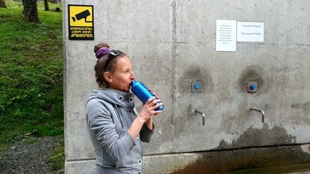 Поездка на источник Набеглави. Очень вусная приятная минимальная вода. Грузия смотреть онлайн